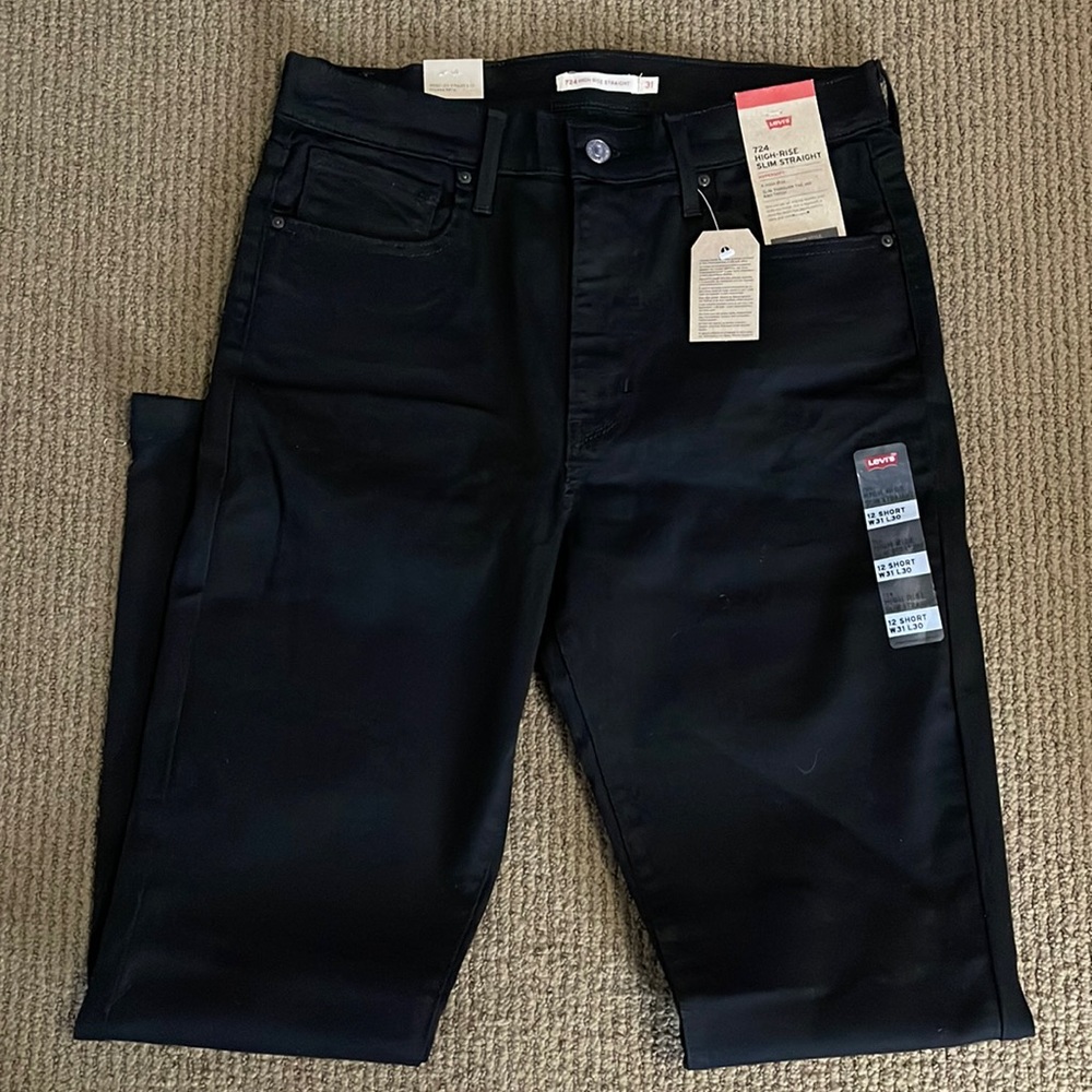 LEVI’S 724 HIGH-RISE SLIM STRAIGHT